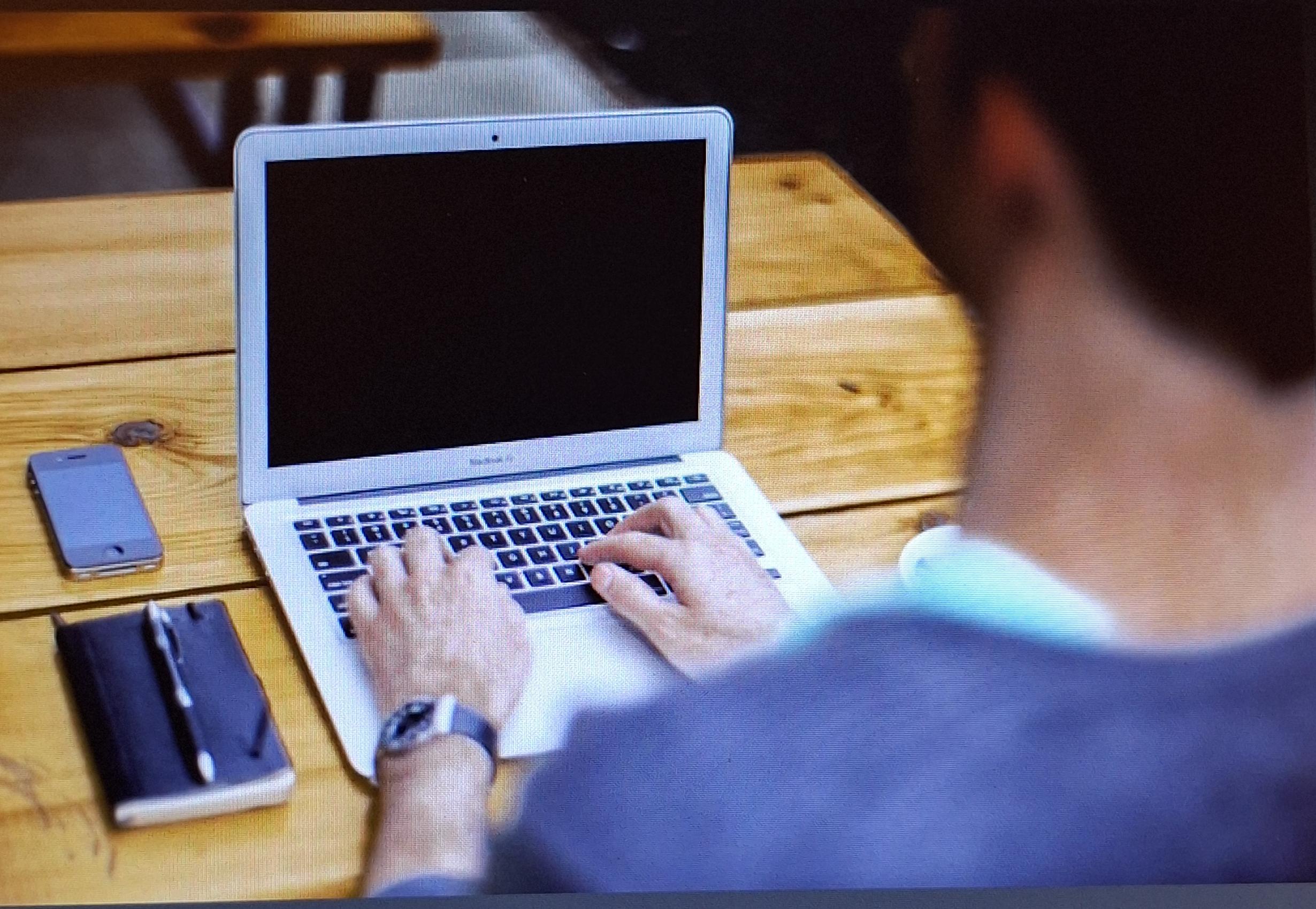 Beginners Are Earning Online With Simple Videos (No Experience Needed)